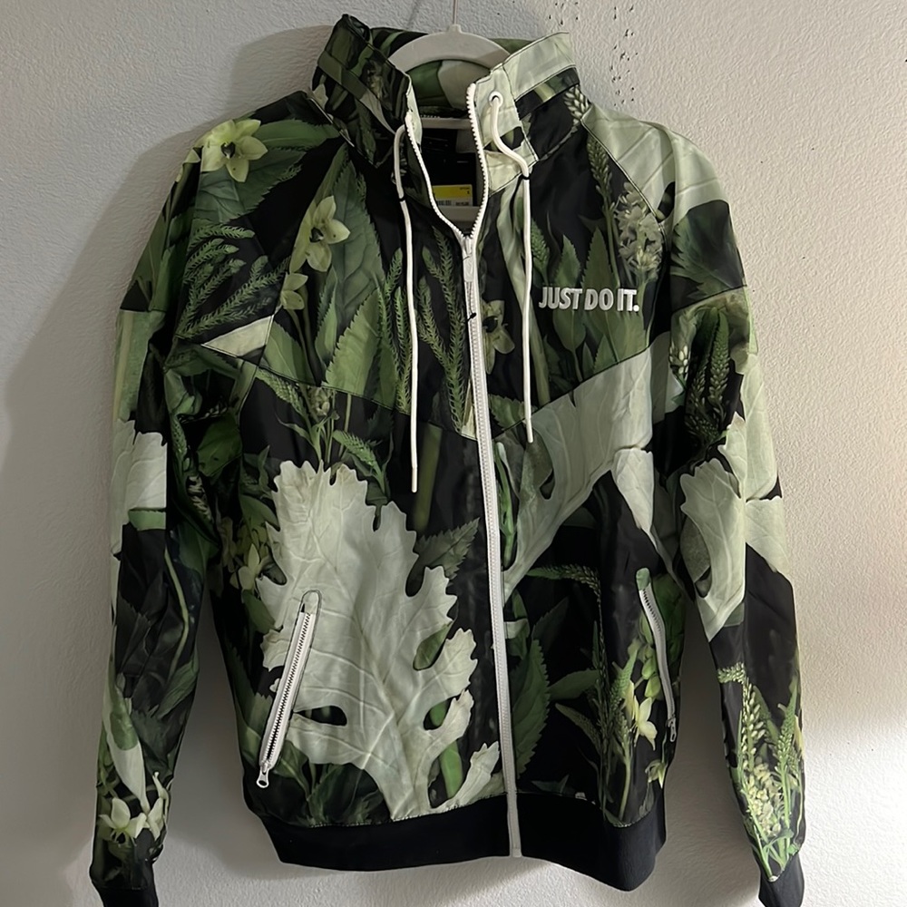 NIKE